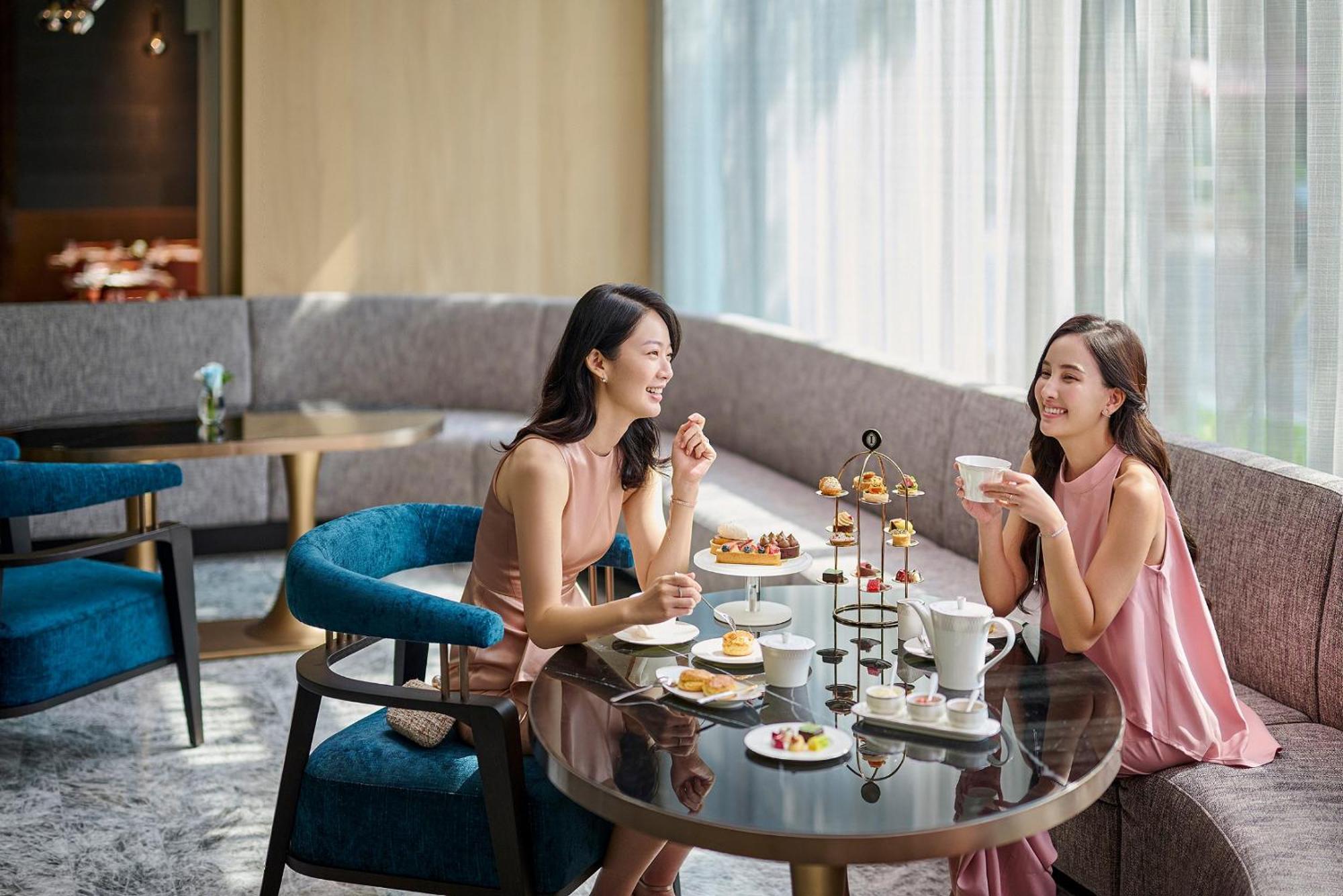 InterContinental Kaohsiung, an IHG Hotel Exterior foto Afternoon tea at The Lounge, The Landmark, Hong Kong