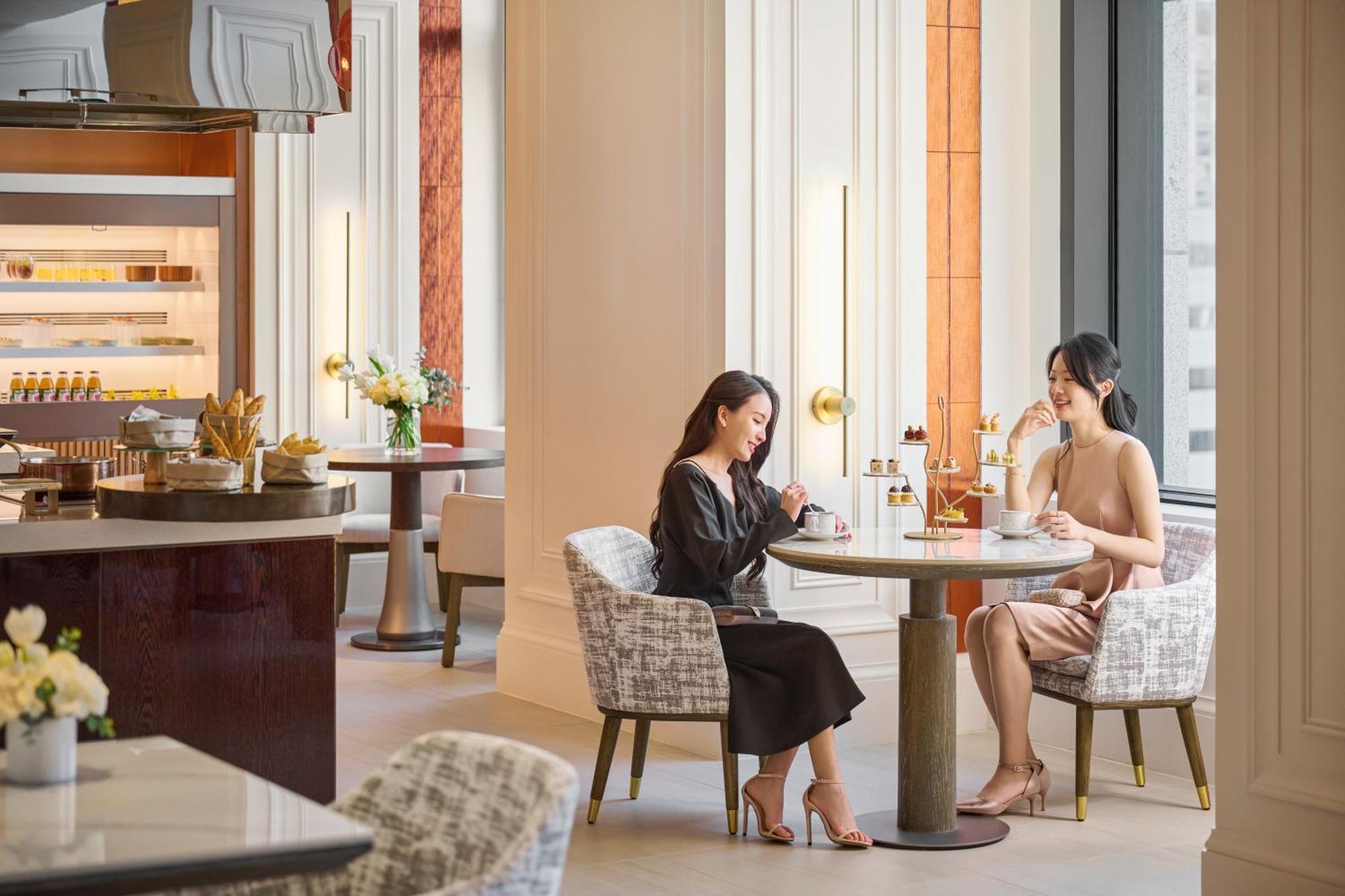 InterContinental Kaohsiung, an IHG Hotel Exterior foto The Lounge at the Westin Hong Kong