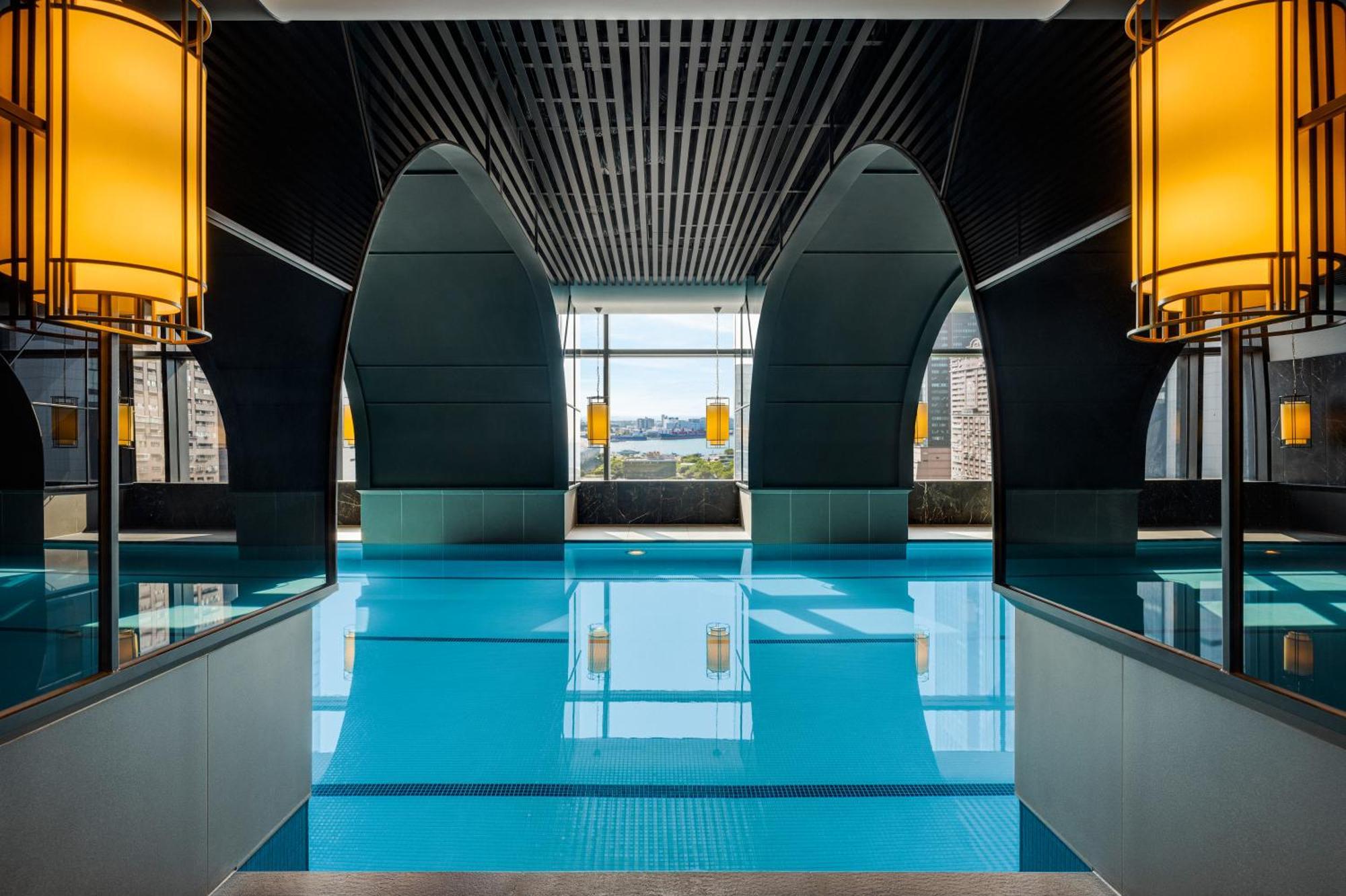 InterContinental Kaohsiung, an IHG Hotel Exterior foto The pool at the hotel